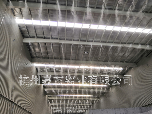 “辉达注册”喷雾除尘系统解决金鹏建筑堆料车间粉尘问题